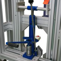 Detailed view on hydraulic quartz tube lifting device