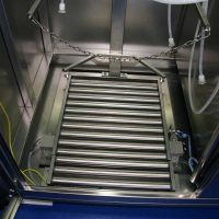 200 liters solvent drum cleaning and drying equipment. Detailed view on drum load/unload station.
