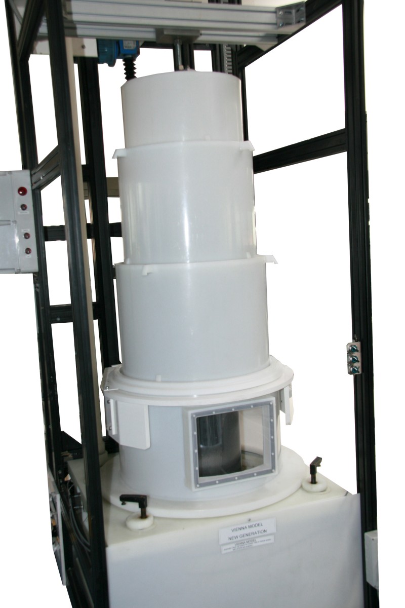 “Vienna Model”: Innovative space saver equipment for vertical QUARTZ tubes cleaning