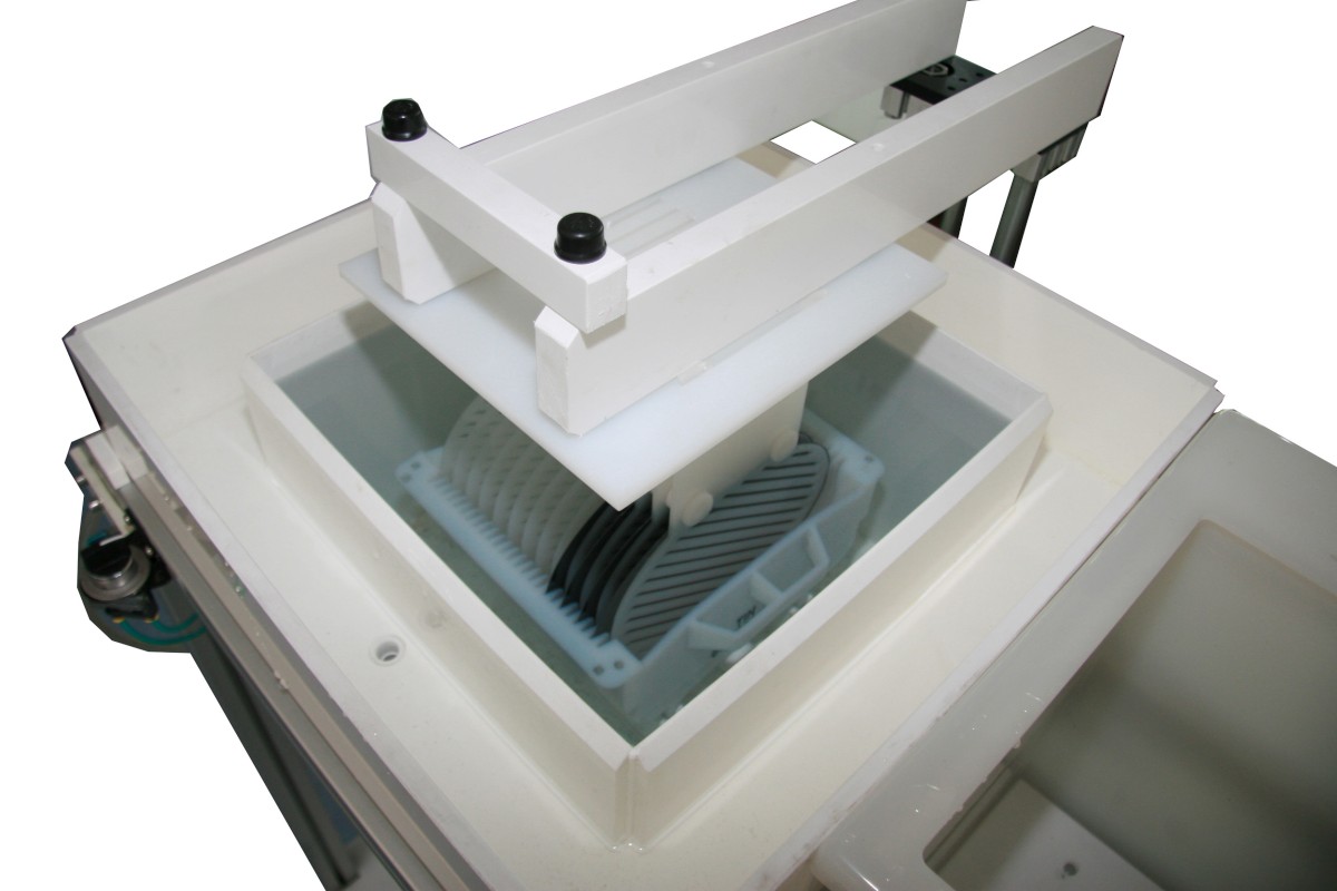 "Aconcagua Model”: Automatic wafer masking system for electroless Palladium deposition